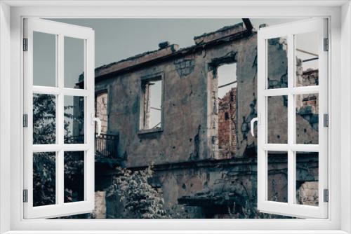 Fototapeta Naklejka Na Ścianę Okno 3D - destroyed houses in an abandoned city without people in Ukraine