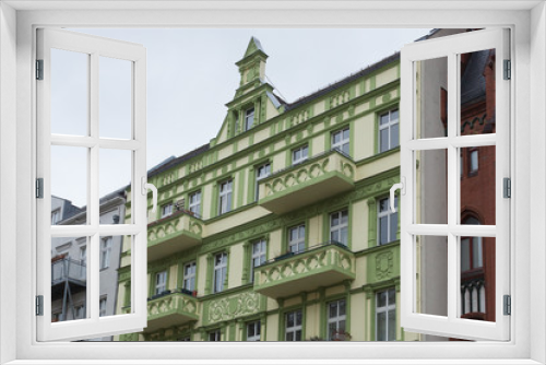 Fototapeta Naklejka Na Ścianę Okno 3D - Altbau Fassade saniert - Berlin Kreuzberg