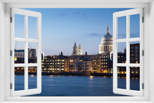 Fototapeta Naklejka Na Ścianę Okno 3D - Millennium bridge and St. Paul's cathedral, London England, UK
