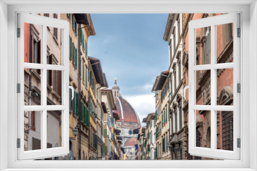 Fototapeta Naklejka Na Ścianę Okno 3D - street view with famous cathedral in Florence, Italy