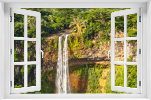 Fototapeta Naklejka Na Ścianę Okno 3D - cascade de Chamarel, île Maurice 