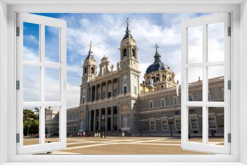 Fototapeta Naklejka Na Ścianę Okno 3D - Almudena cathedral in Madrid