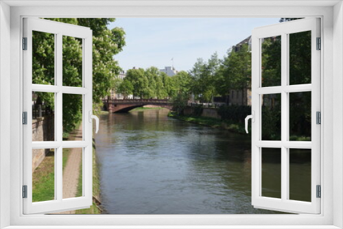 Fototapeta Naklejka Na Ścianę Okno 3D - Der Fluss ill durch Strassburg und seine Brücken