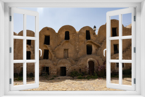 Fototapeta Naklejka Na Ścianę Okno 3D - View of old Berber fortified Ksar of Medenine granary with ruined storage areas in Tunisia