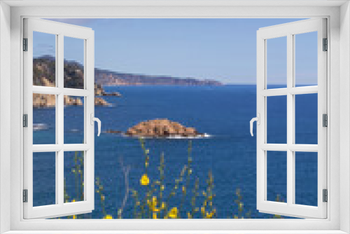 Fototapeta Naklejka Na Ścianę Okno 3D - Beautiful view of the sea and coast on a summer day. Tossa de Mar. Spain.