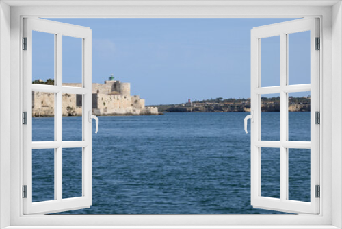 Fototapeta Naklejka Na Ścianę Okno 3D - Siracusa (4): panoramica verso Castello Maniace e ingresso Porto Grande.
