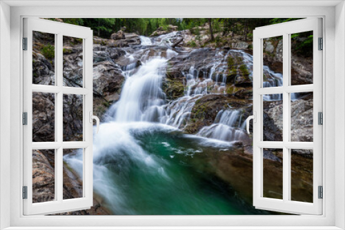 Fototapeta Naklejka Na Ścianę Okno 3D - Amazing waterfall in the mountains
