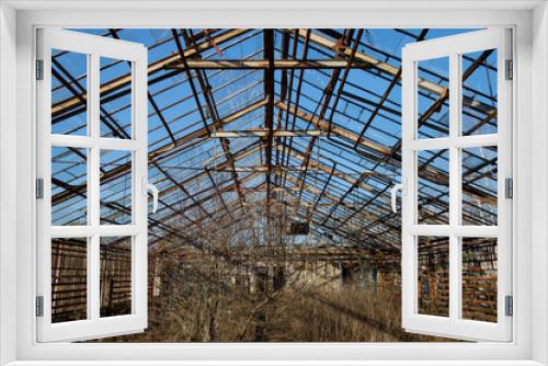 Fototapeta Naklejka Na Ścianę Okno 3D - abandoned greenhouse