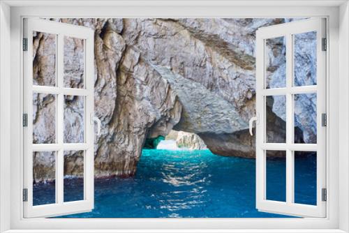 Fototapeta Naklejka Na Ścianę Okno 3D - Cave in the coastline of the island of Capri, Campanian Archipelago, Italy
