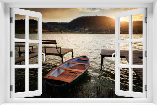 Fototapeta Naklejka Na Ścianę Okno 3D - Boat on lake near pier