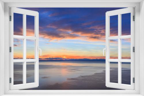 Fototapeta Naklejka Na Ścianę Okno 3D - Вода и небо на восходе