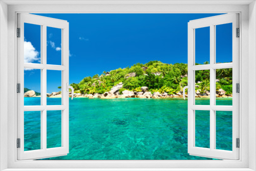 Fototapeta Naklejka Na Ścianę Okno 3D - Beautiful landscape at Seychelles