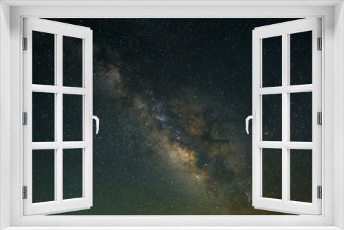 Fototapeta Naklejka Na Ścianę Okno 3D - 壮大な天の川の夜空、星々が輝く宇宙