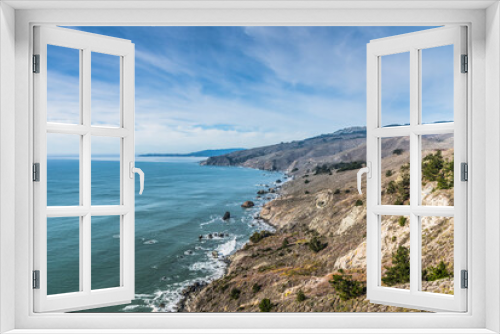Fototapeta Naklejka Na Ścianę Okno 3D - Rocky mountains on the ocean shore in San Francisco