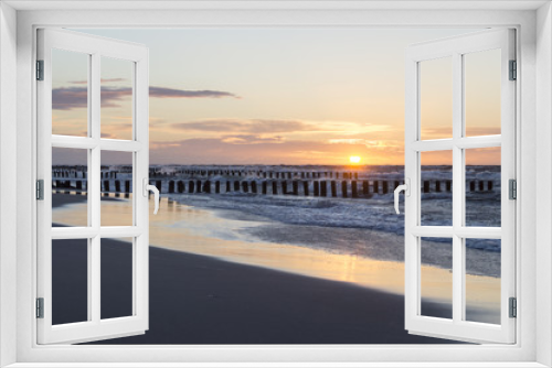 Fototapeta Naklejka Na Ścianę Okno 3D - 	Piękny zachód słońca nad morzem