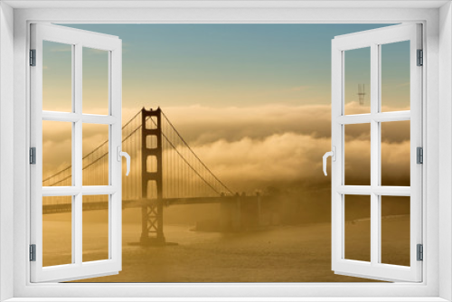 Fototapeta Naklejka Na Ścianę Okno 3D - Low fog at Golden Gate Bridge San Francisco