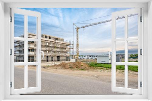 Fototapeta Naklejka Na Ścianę Okno 3D - Baustelle im Neubaugebiet mit Kran