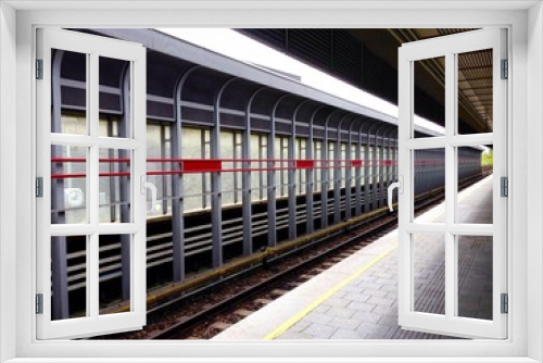 Fototapeta Naklejka Na Ścianę Okno 3D - train station and platform in city