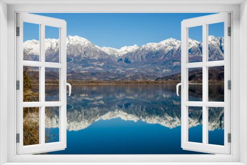 Fototapeta Naklejka Na Ścianę Okno 3D - Beautiful view of a lake with mountains reflected in the water
