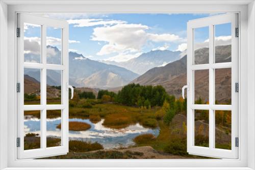 Fototapeta Naklejka Na Ścianę Okno 3D - Lake in mountains, the Himalayas