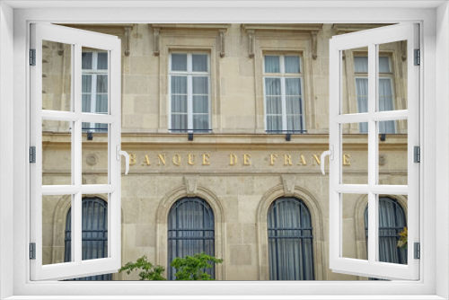 Fototapeta Naklejka Na Ścianę Okno 3D - façade du bâtiment de la banque de France dans la ville de Reims