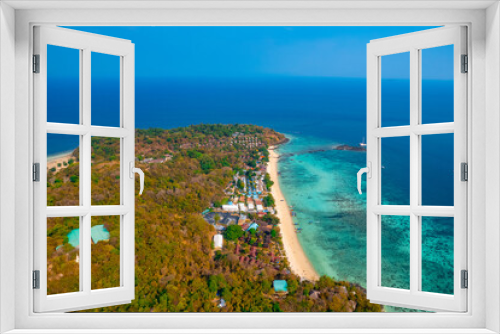 Fototapeta Naklejka Na Ścianę Okno 3D - Aerial view long sandy beach on Phi Phi island, Thailand
