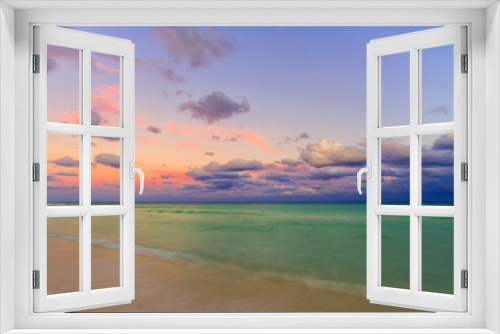 Fototapeta Naklejka Na Ścianę Okno 3D - Sunset on the Caribbean beach.