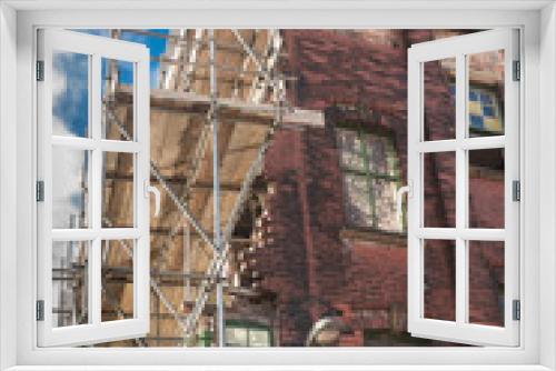 Fototapeta Naklejka Na Ścianę Okno 3D - Victorian House Repair