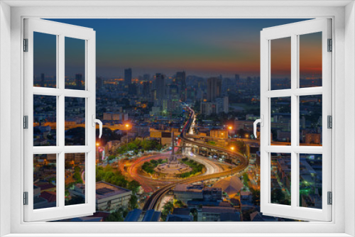 Fototapeta Naklejka Na Ścianę Okno 3D - Bangkok city night view with main traffic high way