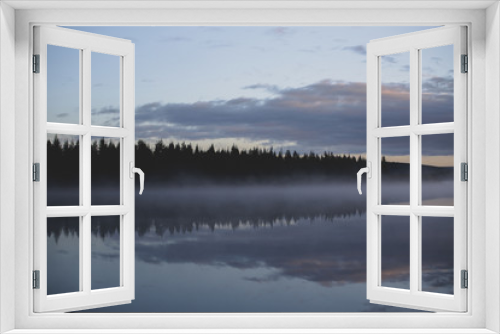 Fototapeta Naklejka Na Ścianę Okno 3D - Mist on lake