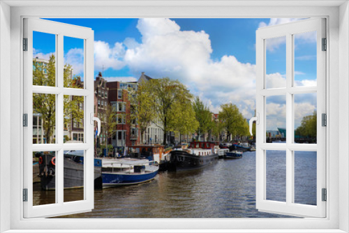 Fototapeta Naklejka Na Ścianę Okno 3D - Canal in the old city of Amsterdam, Netherlands