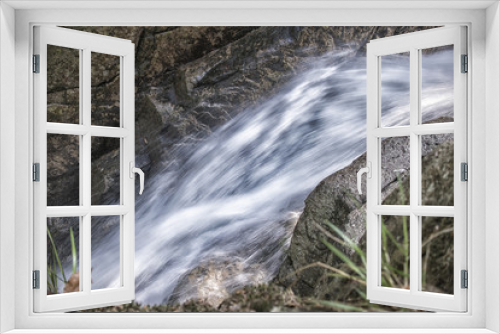 Fototapeta Naklejka Na Ścianę Okno 3D - Fast flowing water in the mountain river