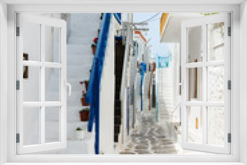 Fototapeta Naklejka Na Ścianę Okno 3D - Traditional street of Mykonos island in Greece