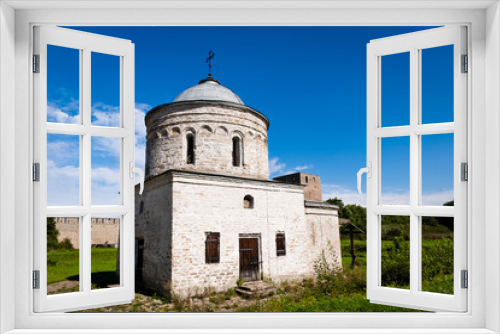 Fototapeta Naklejka Na Ścianę Okno 3D - Medieval orthodoxy church in Ivangorod fortress