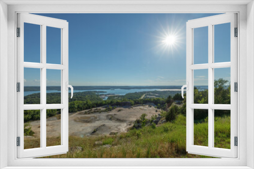 Fototapeta Naklejka Na Ścianę Okno 3D - old rock quarry with table rock lake in background