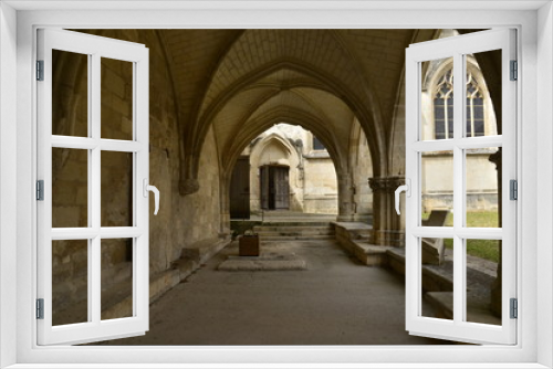 Fototapeta Naklejka Na Ścianę Okno 3D - La galerie du cloître à la cathédrale St-Pierre de Saintes 