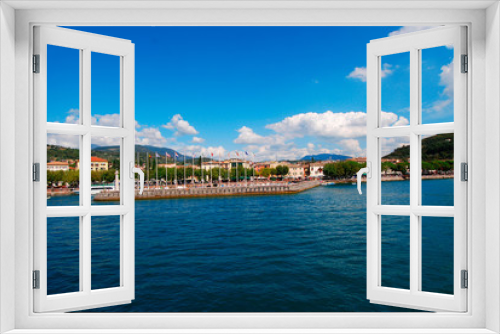 Fototapeta Naklejka Na Ścianę Okno 3D - GARDA, LAKE GARDA, ITALY - Garda, promenade with marina
