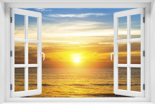 Fototapeta Naklejka Na Ścianę Okno 3D - Beautiful sunset in the Sea beach.