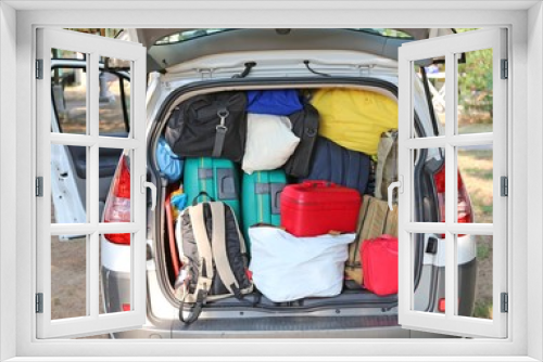 Fototapeta Naklejka Na Ścianę Okno 3D - car overloaded with suitcases and duffle bag for family travel