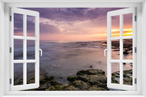 Fototapeta Naklejka Na Ścianę Okno 3D - Atardecer en la costa paisaje