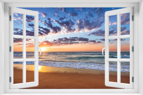 Fototapeta Naklejka Na Ścianę Okno 3D - Beach and sea sunrise.