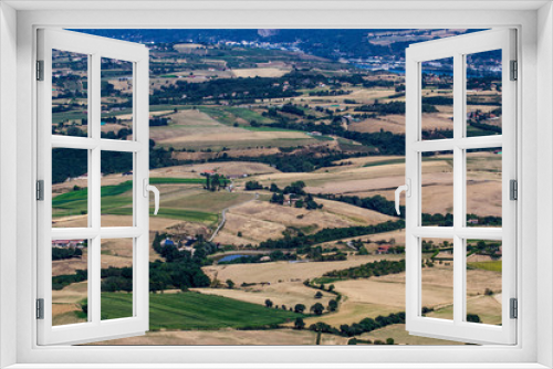 Fototapeta Naklejka Na Ścianę Okno 3D - Campagne jaunis par la sècheresse de l'été caniculaire