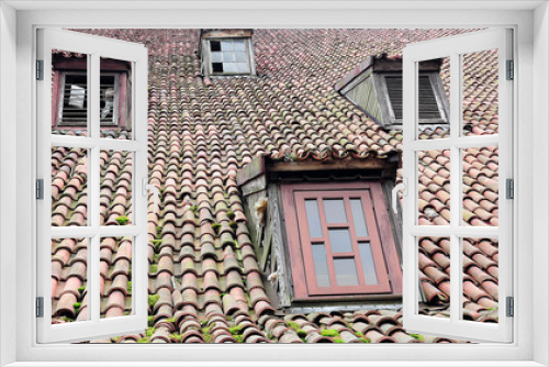 Fototapeta Naklejka Na Ścianę Okno 3D - Old roof with small windows