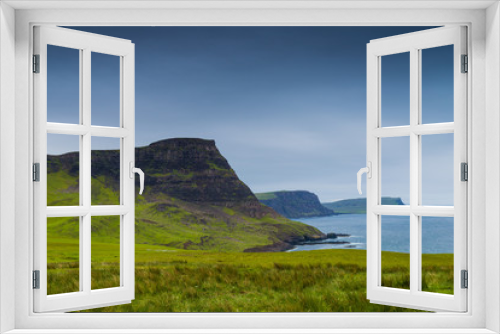 Fototapeta Naklejka Na Ścianę Okno 3D - Mountains and ocean in Neist Point, isle of Skye, Scotland