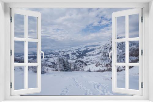 Fototapeta Naklejka Na Ścianę Okno 3D - Winter scenery in the mountains with fresh powder snow
