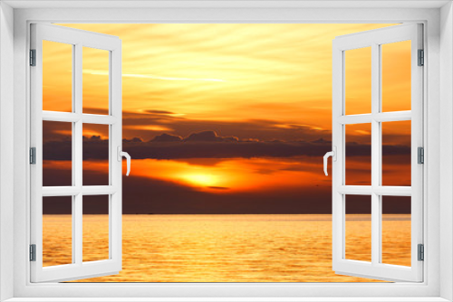 Fototapeta Naklejka Na Ścianę Okno 3D - Beautiful golden sunset