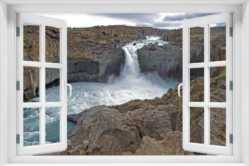 Fototapeta Naklejka Na Ścianę Okno 3D - Cascade en Islande