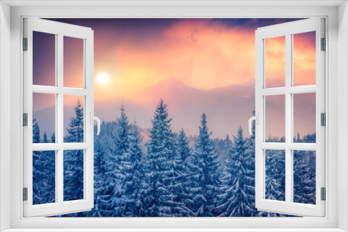 Fototapeta Naklejka Na Ścianę Okno 3D - Colorful winter sunset in the Carpathian mountains