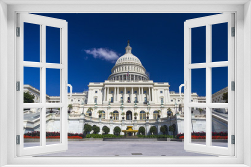 Fototapeta Naklejka Na Ścianę Okno 3D - Washington DC, US Capitol Building in August during clear day