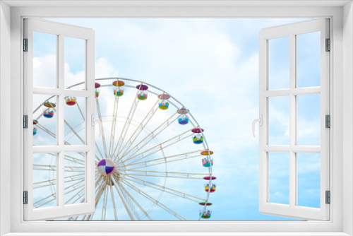 Fototapeta Naklejka Na Ścianę Okno 3D - Ferris wheel on cloudy sky background
